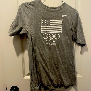 Nike tshirt size kids XL